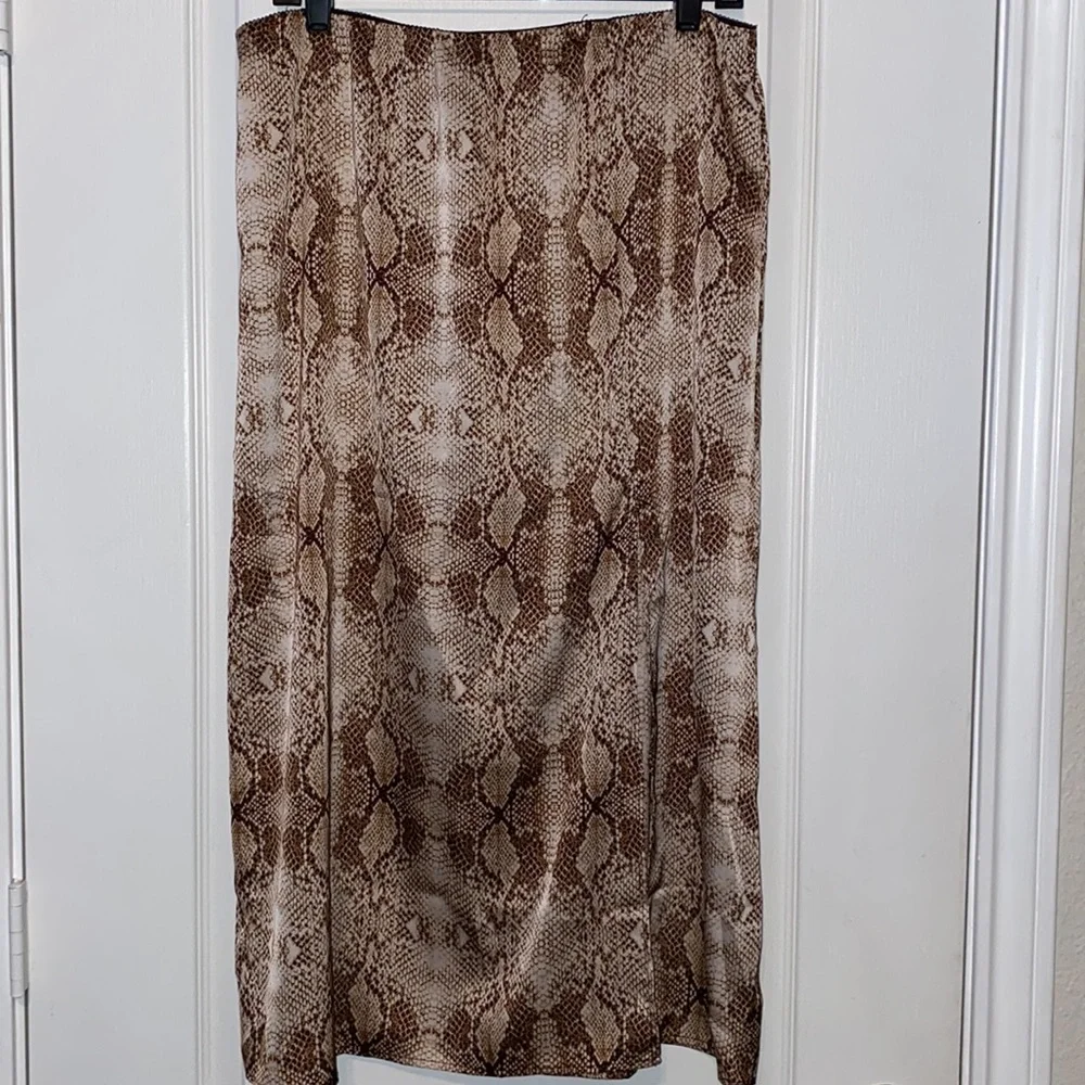 NWT- BROWN SNAKESKIN SKIRT - Picture 3 of 7